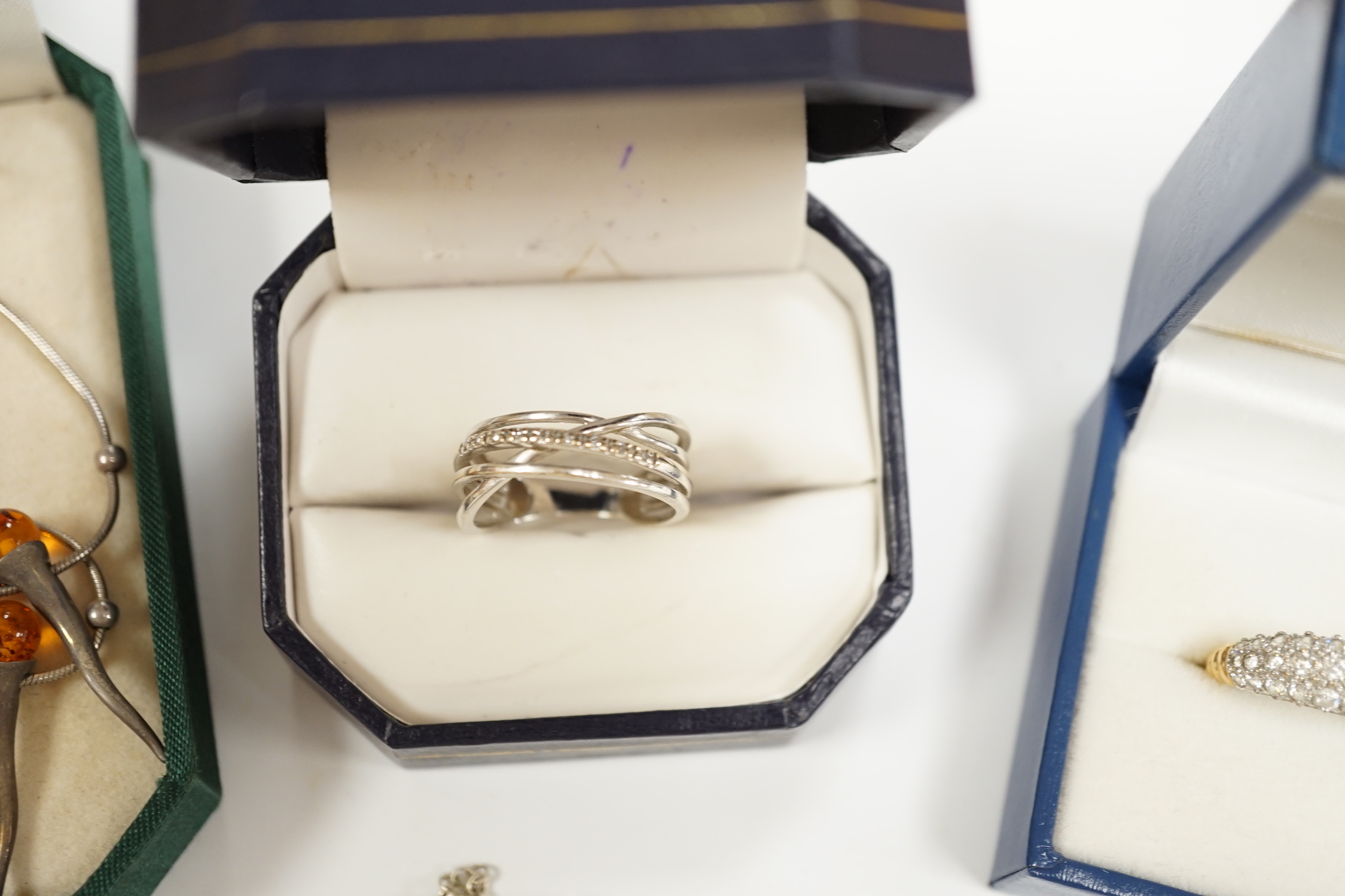 A quantity of assorted jewellery, including two modern 9ct and gem set rings, freshwater pearl necklace, cufflinks etc.